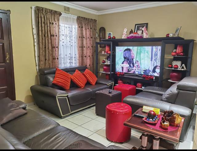 2 BEDROOM FREEHOLD SOLD IN MPOPHOMENI